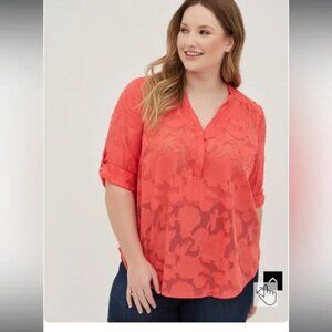 Torrid Coral Harper Clip Chiffon Pullover 3/4 Sleeve Blouse in Size 1 (14/16)